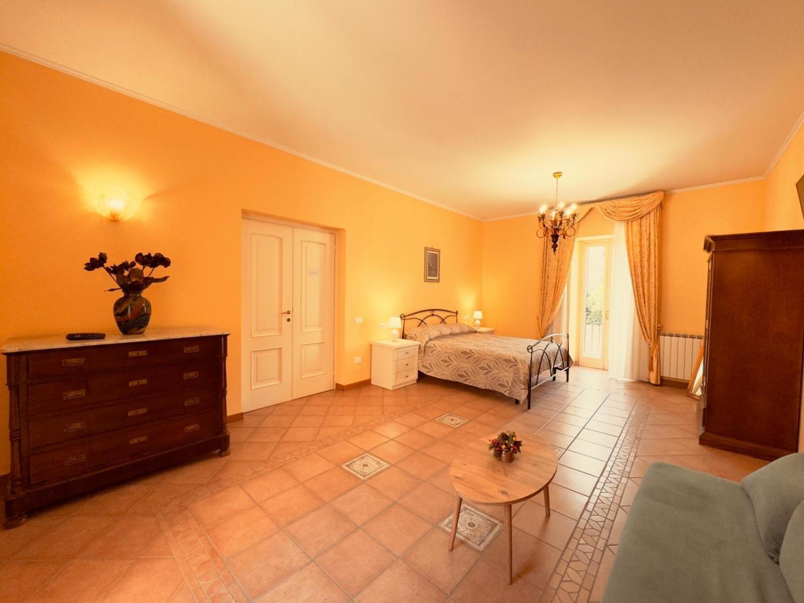 Casa Pepe - Fondi Vertice Rooms ภายนอก รูปภาพ