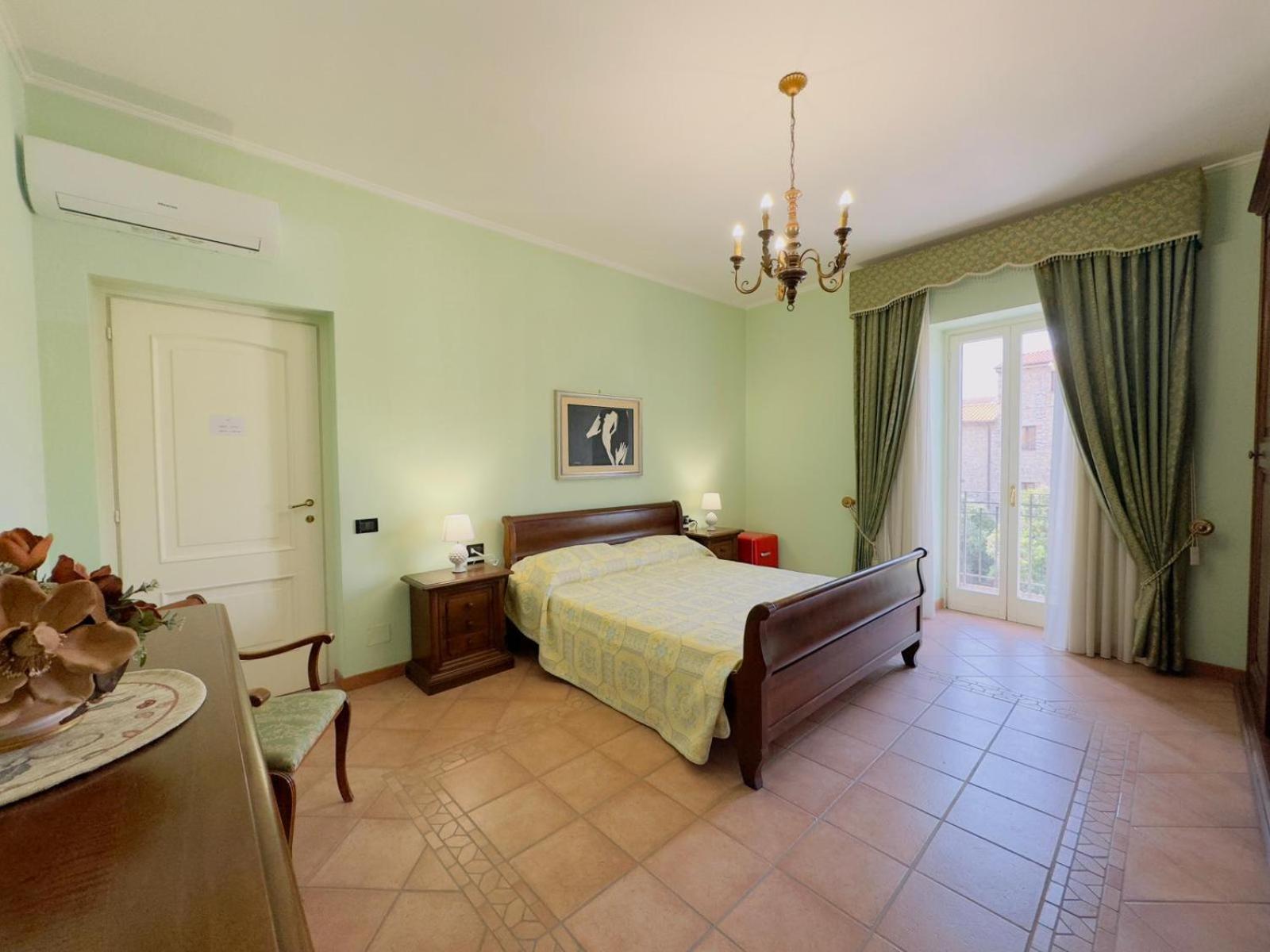 Casa Pepe - Fondi Vertice Rooms ภายนอก รูปภาพ