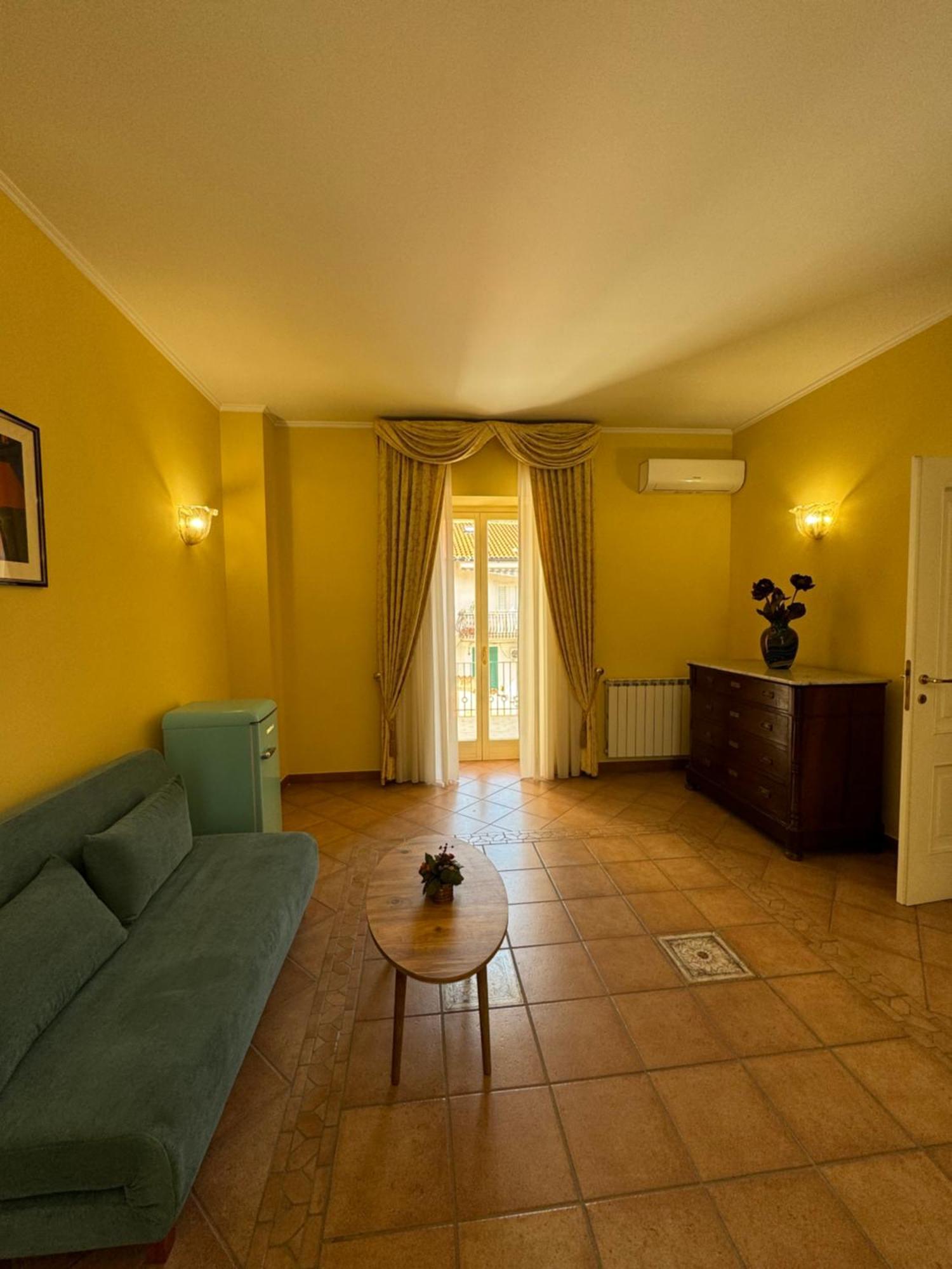 Casa Pepe - Fondi Vertice Rooms ภายนอก รูปภาพ