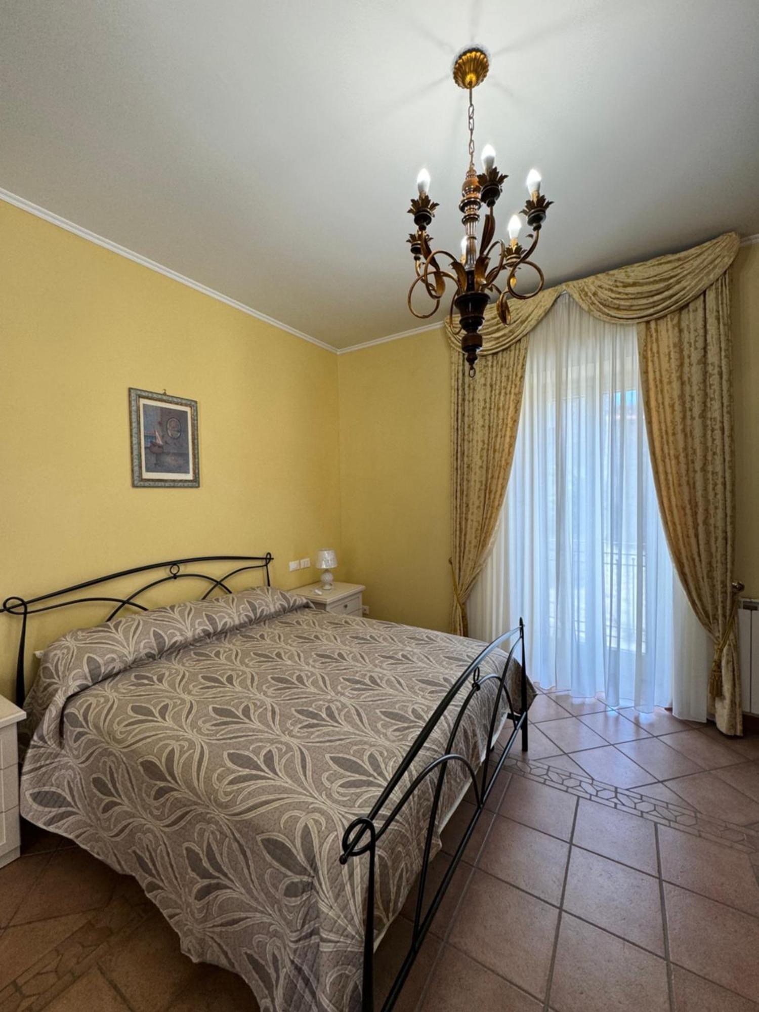 Casa Pepe - Fondi Vertice Rooms ภายนอก รูปภาพ