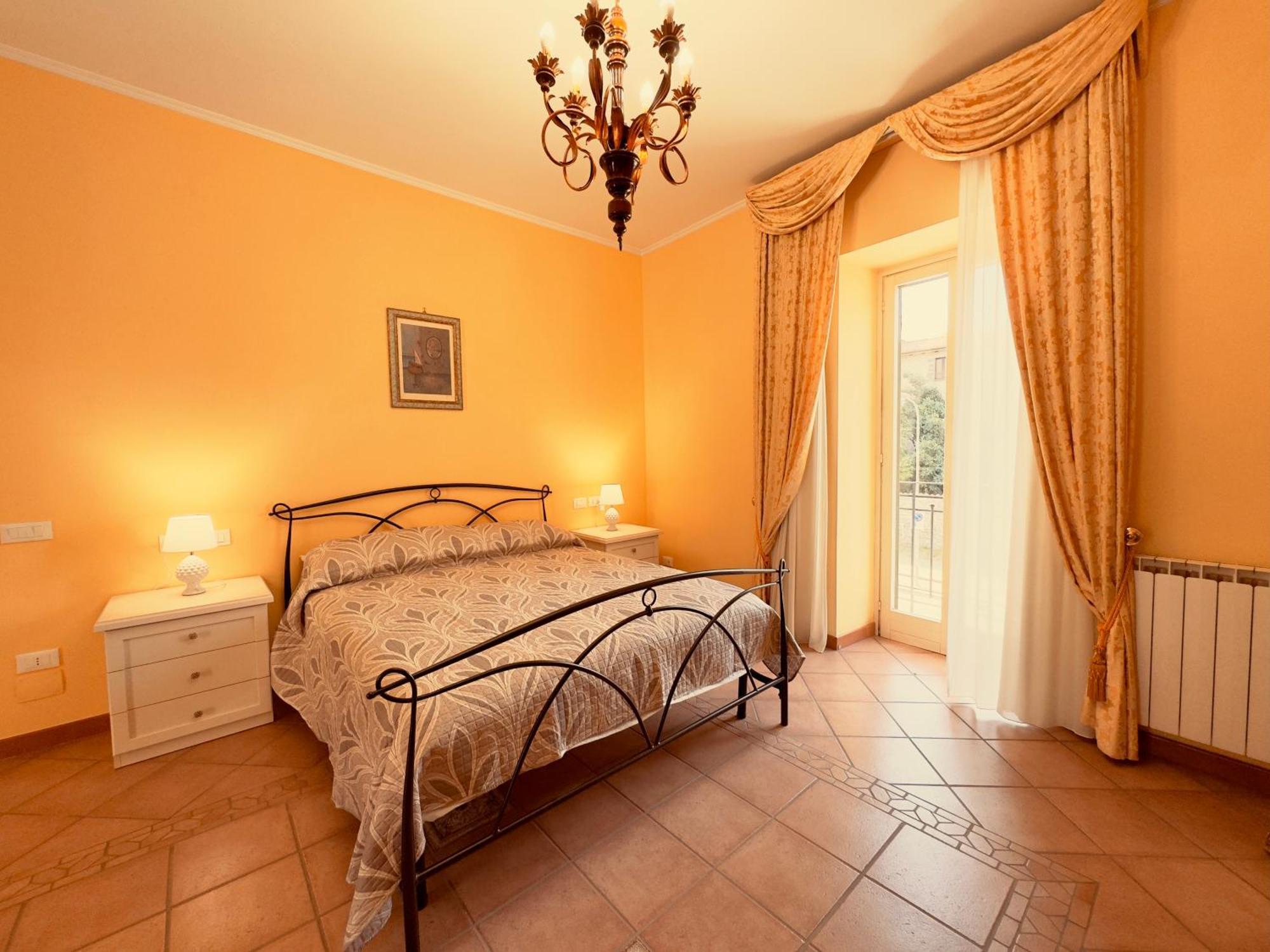 Casa Pepe - Fondi Vertice Rooms ภายนอก รูปภาพ
