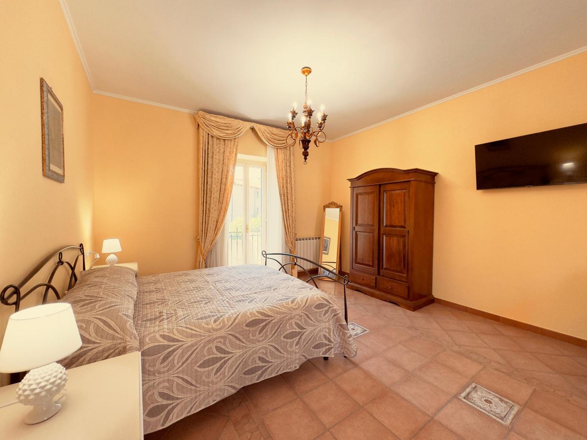 Casa Pepe - Fondi Vertice Rooms ภายนอก รูปภาพ