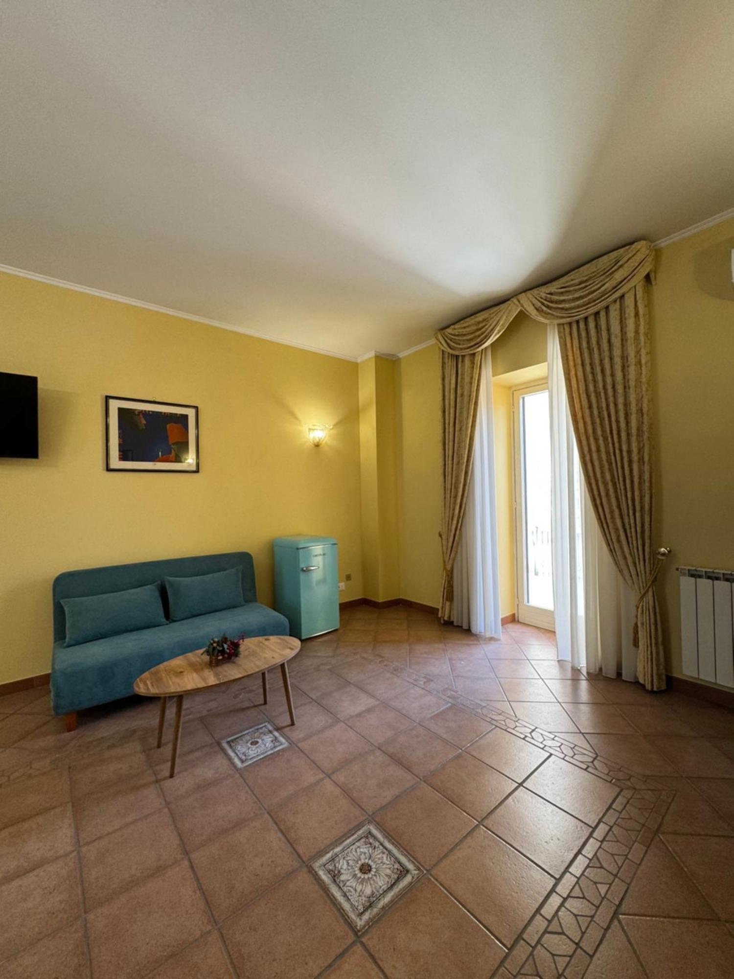 Casa Pepe - Fondi Vertice Rooms ภายนอก รูปภาพ